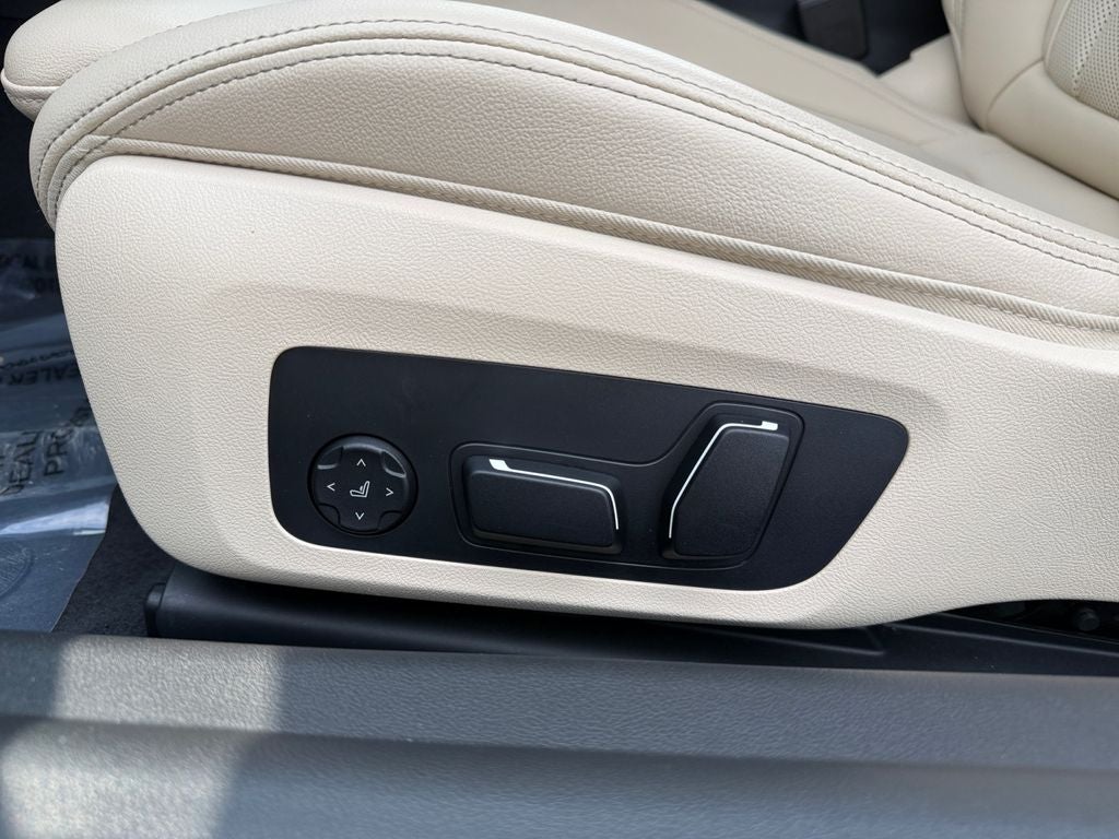 2025 BMW 2 Series 230i xDrive