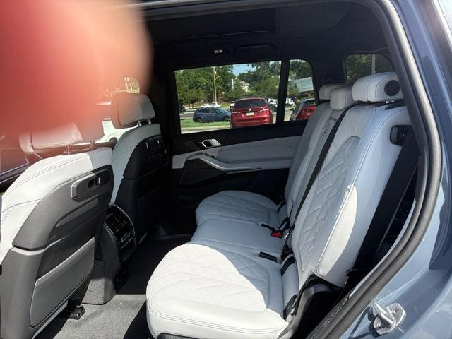 2027 BMW X7 xDrive40i