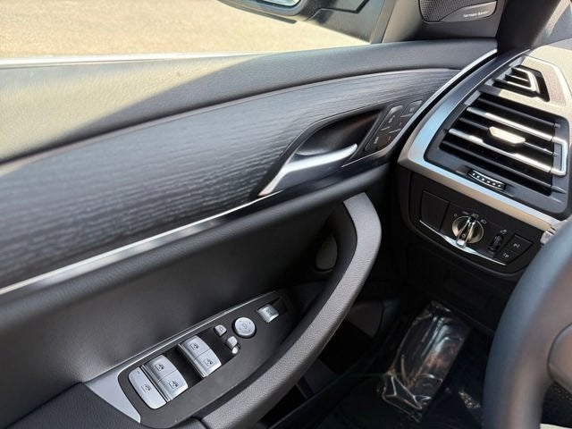2025 BMW X4 xDrive30i
