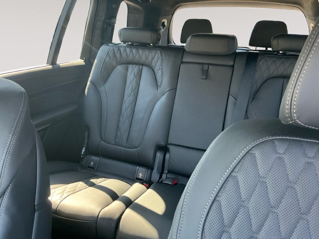 2027 BMW X7 M60i