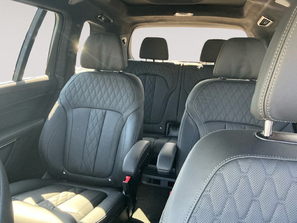 2027 BMW X7 M60i