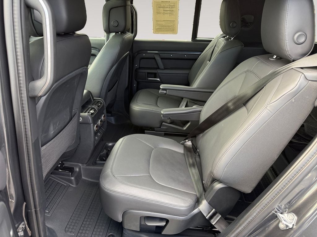 2025 Land Rover Defender 130 X-Dynamic SE