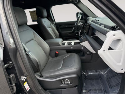 2025 Land Rover Defender 130 X-Dynamic SE