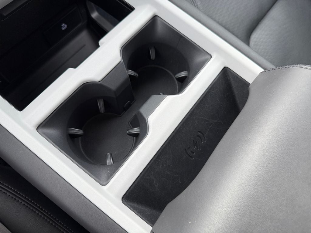 2025 Land Rover Defender 130 X-Dynamic SE