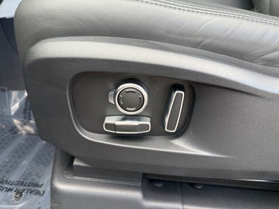 2025 Land Rover Defender 130 X-Dynamic SE