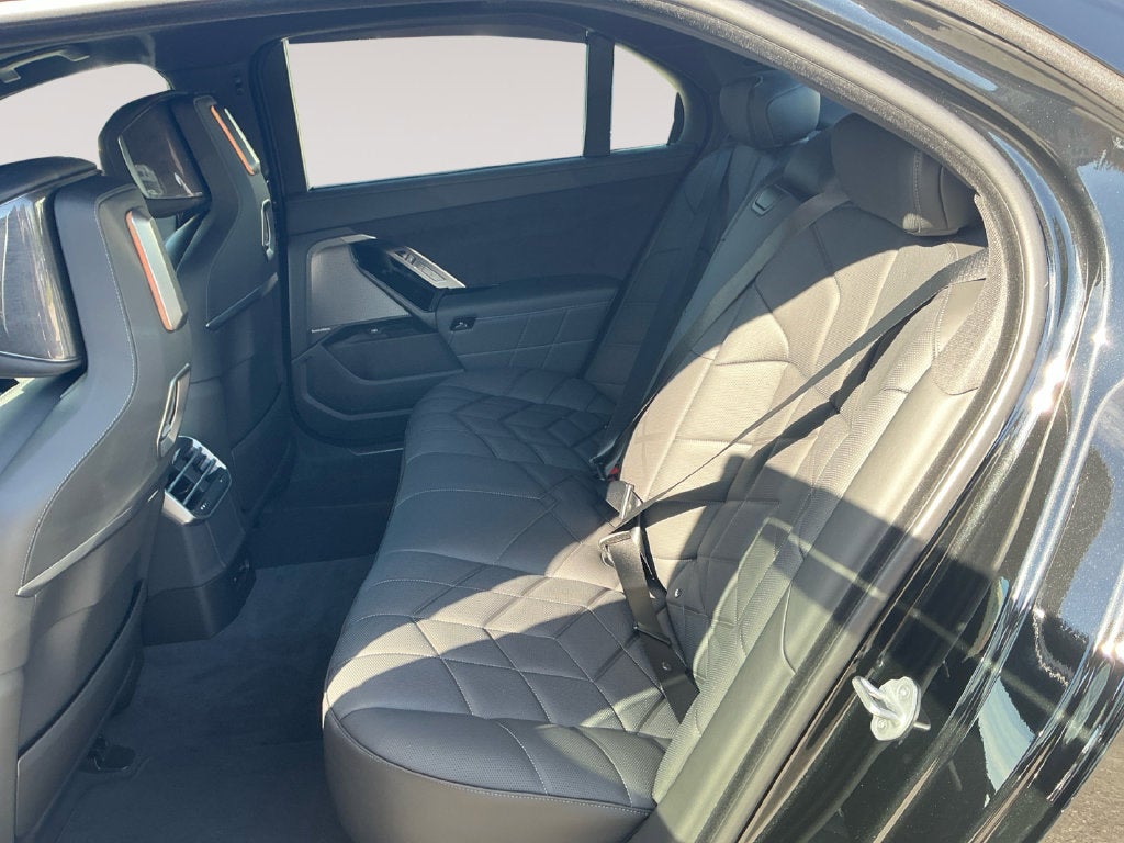 2027 BMW 7 Series 740i xDrive