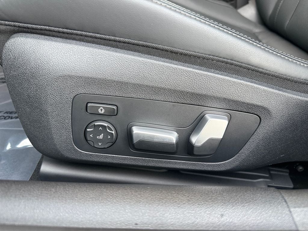 2025 BMW 8 Series ALPINA B8 xDrive