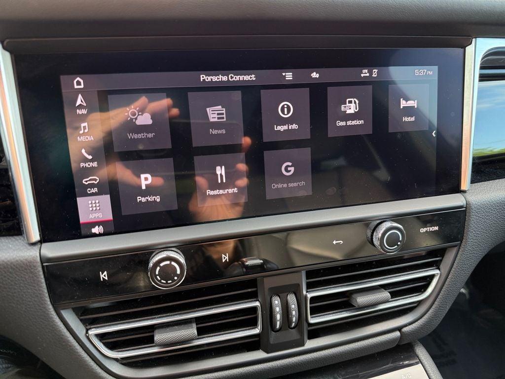 2023 Porsche Macan T