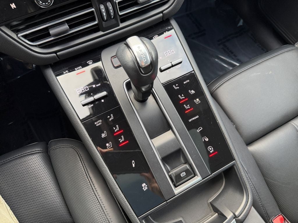 2023 Porsche Macan T