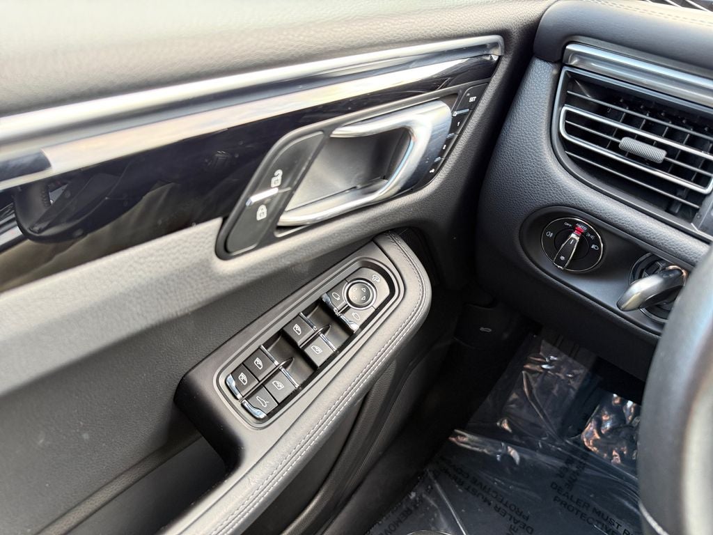 2023 Porsche Macan T