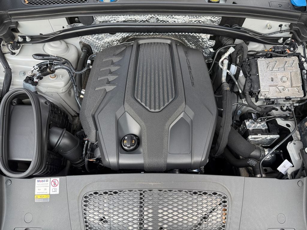 2023 Porsche Macan T