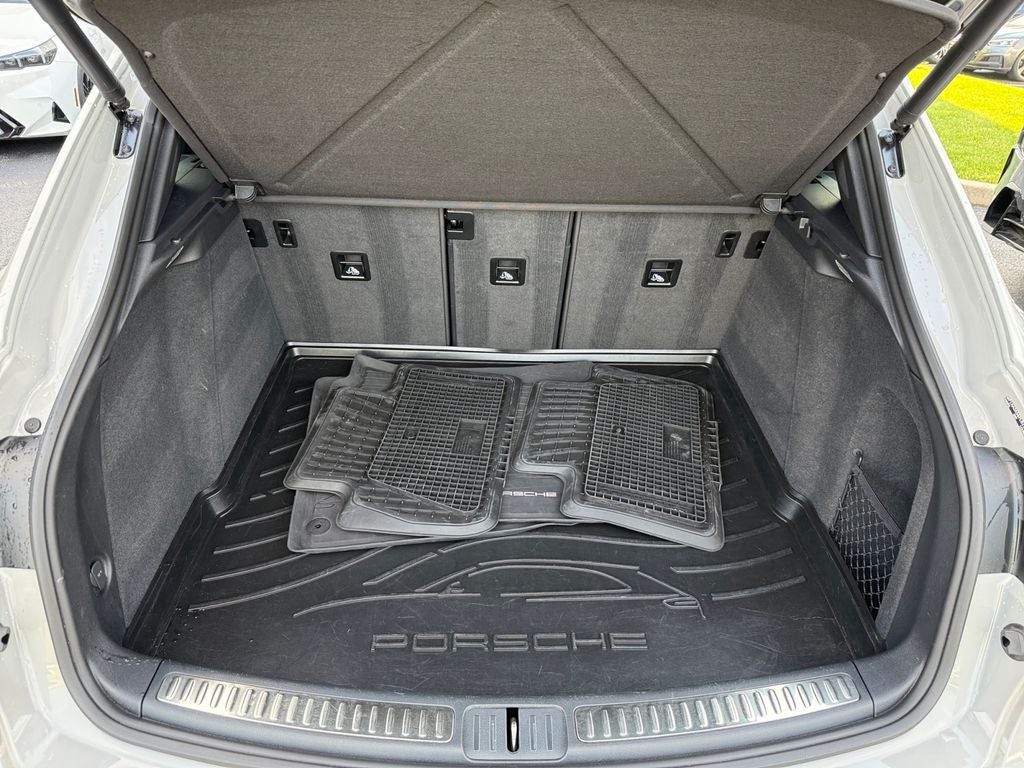 2023 Porsche Macan T